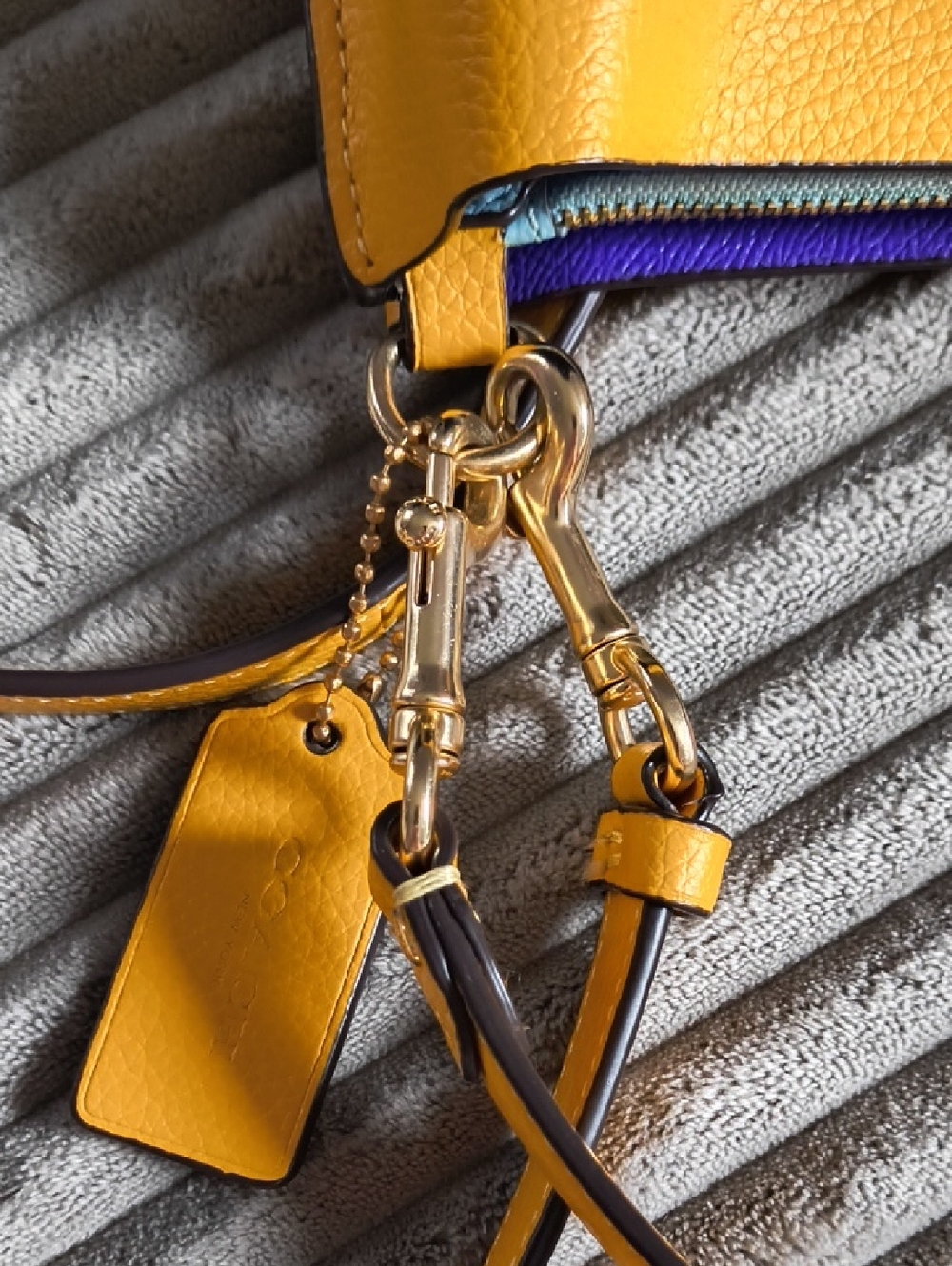Coach Mollie 22 Leather Bucket Bag with Matching Key Ring Card Case - Retro 💛 - Picture 13 of 16